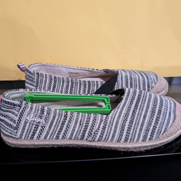 Slip-On Striped Women Shoes  Blue  and White NWOT Size 8 - Picture 1 of 8